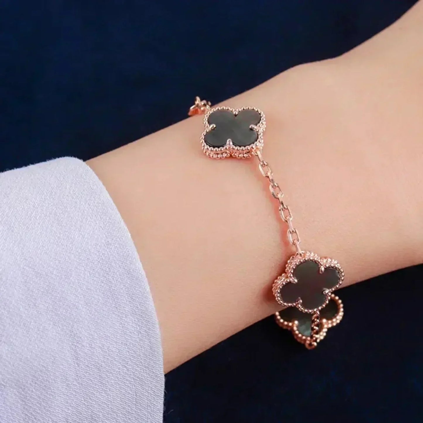 [Psychic Jewelrys]CLOVER 5 MOTIF GRAY MOP  BRACELET