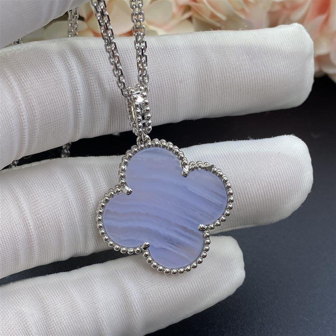 [Psychic Jewelrys]CLOVER SILVER CHALCEDONY BIG CLOVER NECKLACE