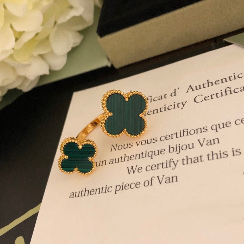 [Psychic Jewelrys]CLOVER BETWEEN THE FINGER RING