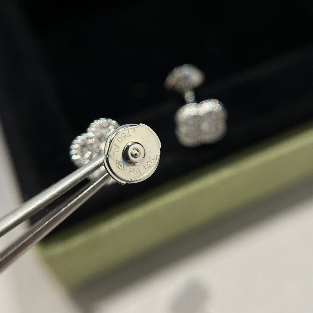 [Psychic Jewelrys]CLOVER MINI DIAMOND STUD EARRINGS
